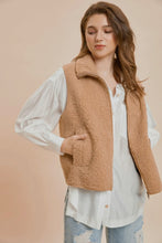Load image into Gallery viewer, The Kynlee Fleece Vest - Large

