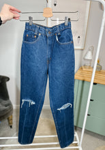 Load image into Gallery viewer, #467 sz 22 Levi&#39;s
