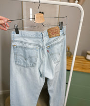 Load image into Gallery viewer, #483 sz 26 Levi’s
